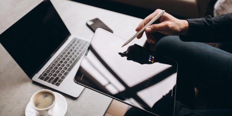 tab-and-desk.jpg tab-and-desk.jpg